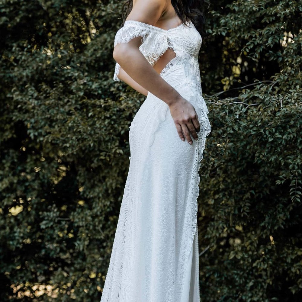 Grace Loves Lace, Stunning Noah Dress - Picture 5 of 12